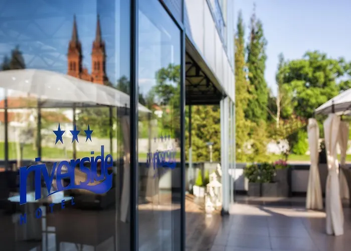 Riverside Hotel